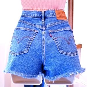 FREE PEOPLE LEVI'S Ribcage 5-Pocket 501 Wedgie "Daisy Dukes" Cut-off Shorts EUC